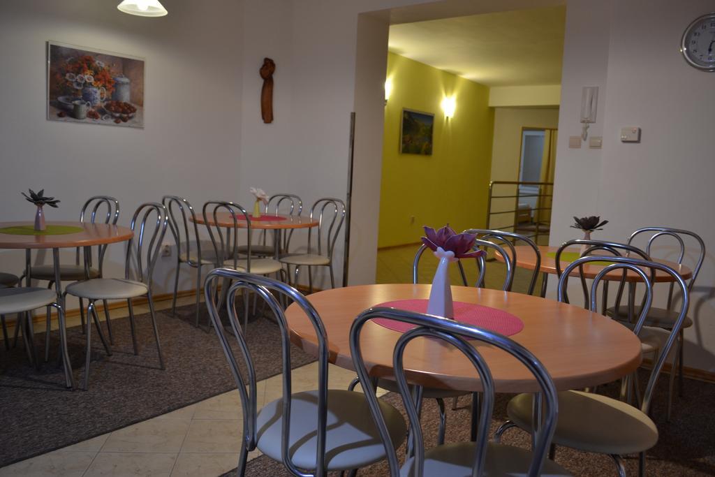 Hotel Privat Julia Vrbov Exterior foto