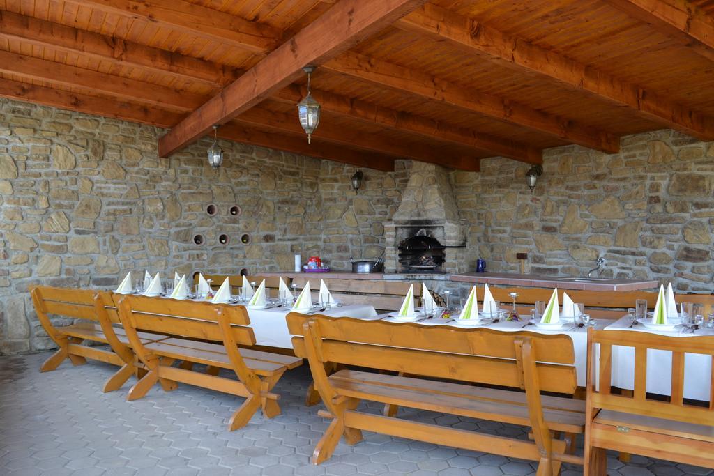 Hotel Privat Julia Vrbov Exterior foto